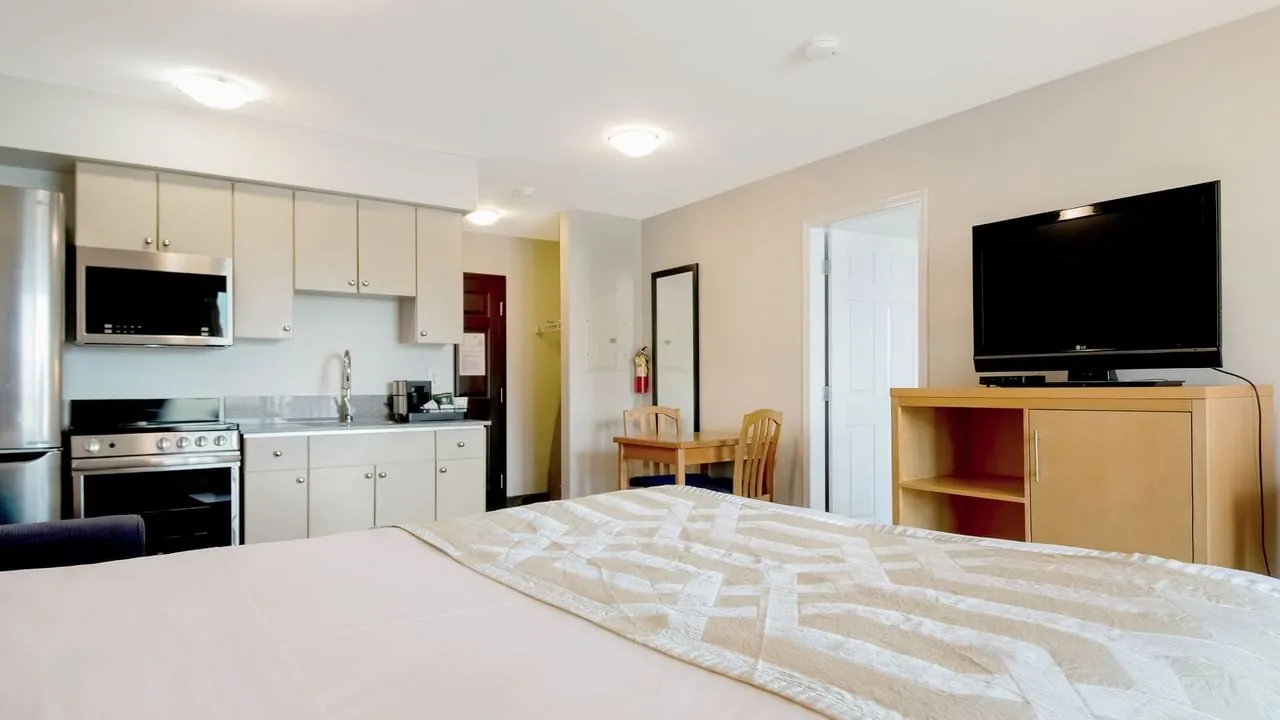 One-bedroom hotel suite with kitchen and sleeping areas